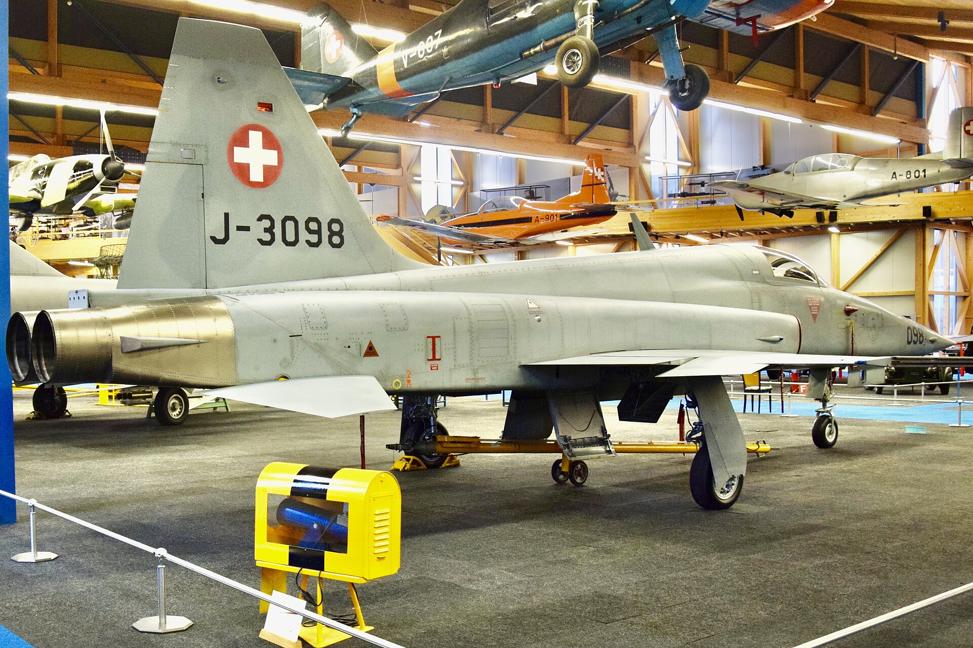Northrop F-5E Tiger II J-3098 im Museum Dübendorf. Ank Kumar, eigene Aufnahme, 13. Dezember 2015. Via Wikimedia Commons. Typenillustration; nicht das im Fall gelieferte Flugzeug. Lizenzprüfung: 26.09.2026. Northrop F-5E Tiger II J-3098 im Museum Dübendorf. Ank Kumar, eigene Aufnahme, 13. Dezember 2015. Via Wikimedia Commons. Typenillustration; nicht das im Fall gelieferte Flugzeug. Lizenzprüfung: 26.09.2026.